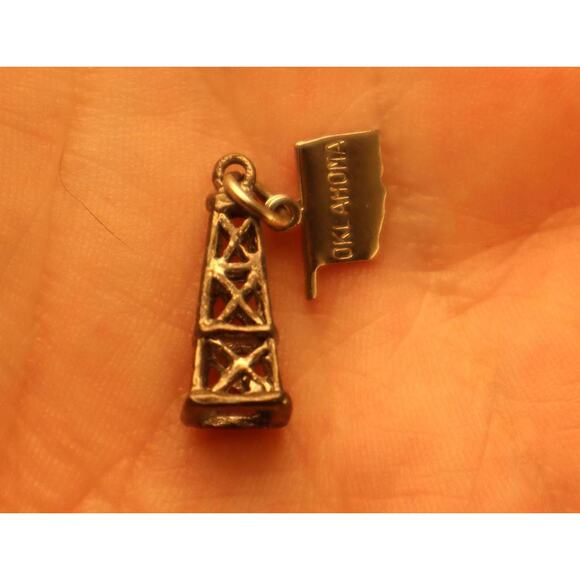 Sterling Silver Oil Derrick Oklahoma Charm - Picture 1 of 3